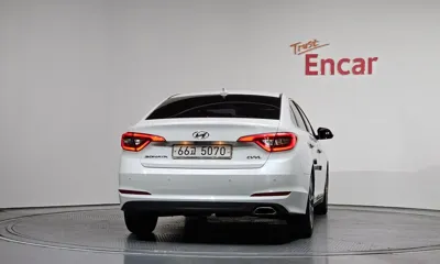 Hyundai Sonata 2015, 113419 км, за 5785.61 USD