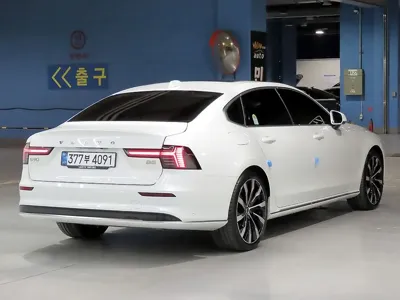 Volvo S90 2026, 1612 км, за 39057.37 USD