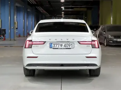 Volvo S90 2026, 1612 км, за 39057.37 USD