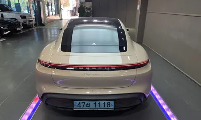 Porsche Taycan 2021, 59593 км, за 61889.28 USD - фото 6