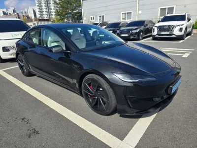 Tesla Model 3 2026, 300 км, за 33029.33 USD