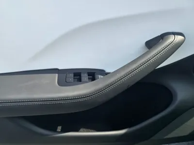 Tesla Model 3 2026, 300 км, за 33029.33 USD - фото 9