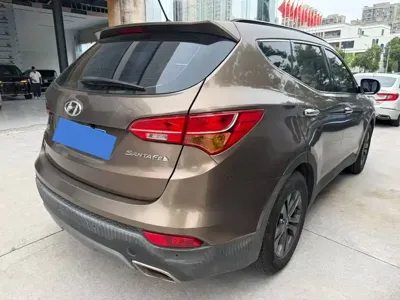 Hyundai Santa Fe 2013, 150000 км, за 2912.63 USD