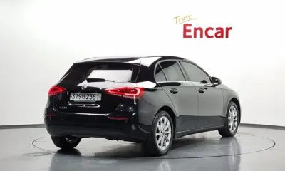 Mercedes-Benz A-Class 2019, 76116 км, за 10437.18 USD