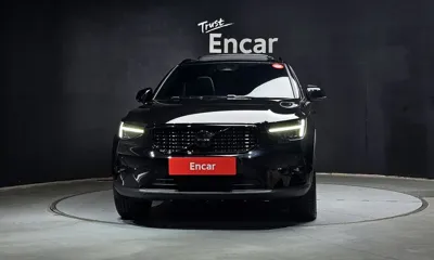 Volvo XC40 2025, 1359 км, за 33047.13 USD