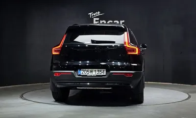 Volvo XC40 2025, 1359 км, за 33047.13 USD