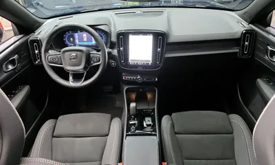 Volvo XC40 2025, 1359 км, за 33047.13 USD - фото 7