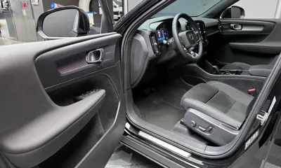 Volvo XC40 2025, 1359 км, за 33047.13 USD - фото 10