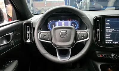 Volvo XC40 2025, 1359 км, за 33047.13 USD - фото 13