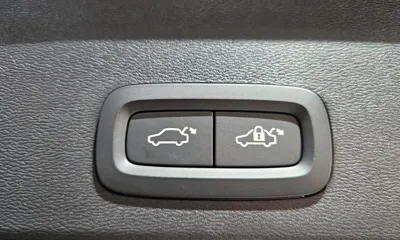 Volvo XC40 2025, 1359 км, за 33047.13 USD - фото 30