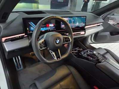 BMW 5-Series 2024, 43312 км, за 42284.71 USD