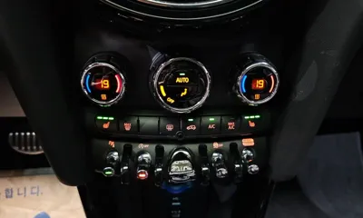 MINI Cooper 2022, 49341 км, за 13586.42 USD - фото 17