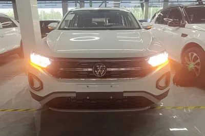 Volkswagen T-Roc 2025, 200 км, за 16530 USD