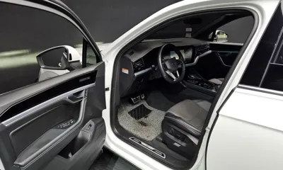 Volkswagen Touareg 2023, 28984 км, за 46934.49 USD - фото 10