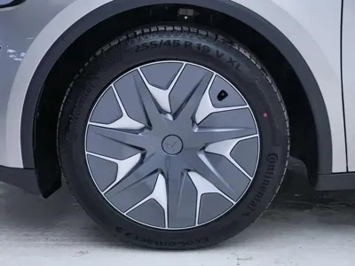 Tesla Model Y L