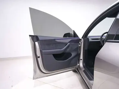 Tesla Model Y L
