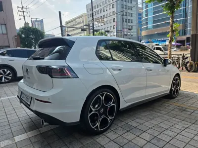 Volkswagen Golf 2026, 624 км, за 24414.54 USD - фото 6
