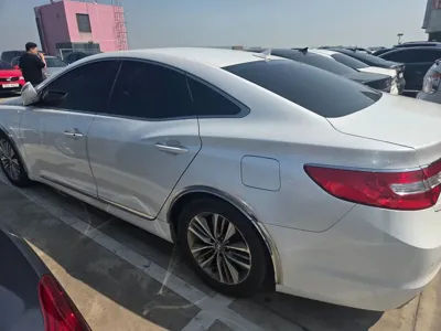 Hyundai Grandeur 2016, 378808 км, за 1527.66 USD