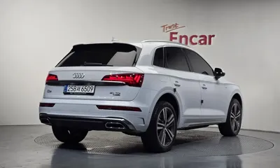 Audi Q5 2023, 60706 км, за 31061.63 USD