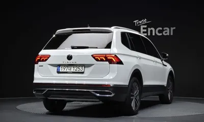 Volkswagen Tiguan 2023, 15256 км, за 22033.68 USD