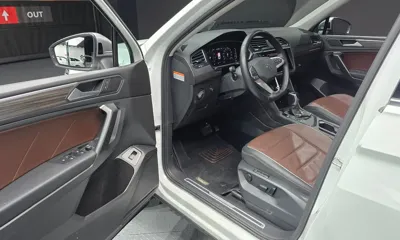 Volkswagen Tiguan 2023, 15256 км, за 22033.68 USD - фото 11
