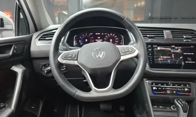 Volkswagen Tiguan 2023, 15256 км, за 22033.68 USD - фото 13