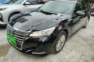 Toyota Crown · 2017 год