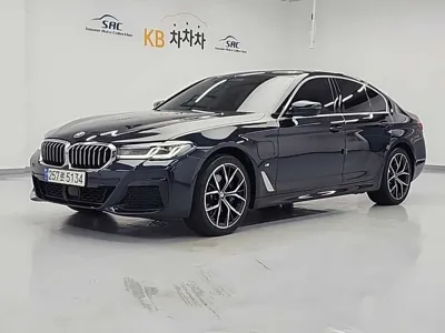 BMW 5-Series · 2021 год