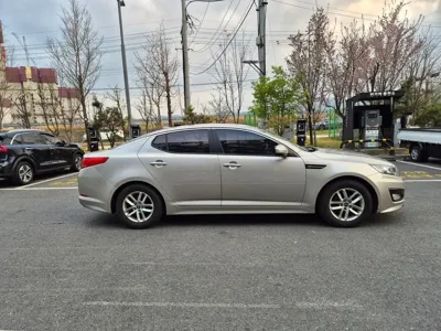 Kia K5 2011, 92786 км, за 2474.44 USD