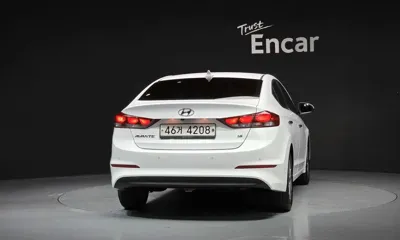Hyundai Avante 2018, 110411 км, за 7023.76 USD