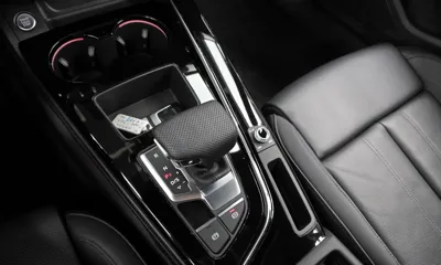 Audi A4 2020, 62337 км, за 15752.44 USD - фото 9