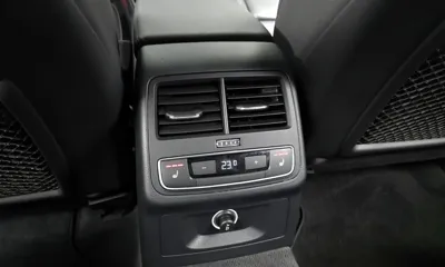 Audi A4 2020, 62337 км, за 15752.44 USD - фото 18