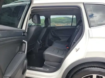 Volkswagen Tiguan L 2021, 82000 км, за 15710.57 USD - фото 6