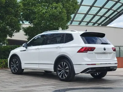 Volkswagen Tiguan L 2021, 82000 км, за 15710.57 USD - фото 9