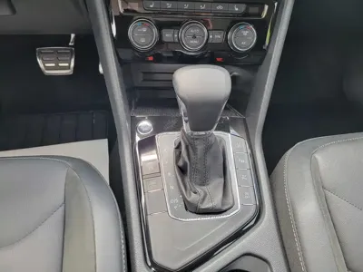 Volkswagen Tiguan L 2021, 82000 км, за 15710.57 USD - фото 14
