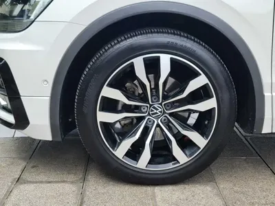 Volkswagen Tiguan L 2021, 82000 км, за 15710.57 USD - фото 16