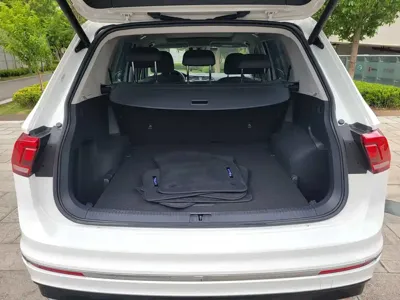 Volkswagen Tiguan L 2021, 82000 км, за 15710.57 USD - фото 24