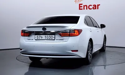Lexus ES 2017, 66277 км, за 17060.52 USD