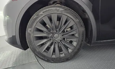 Tesla Model Y 2024, 56706 км, за 27153.73 USD