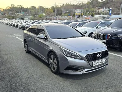 Hyundai Sonata 2017, 177000 км, за 4228.47 USD