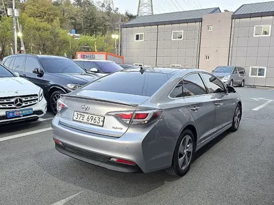 Hyundai Sonata 2017, 177000 км, за 4228.47 USD