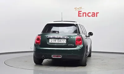 MINI Cooper 2016, 173264 км, за 4561.08 USD