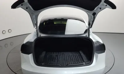 Tesla Model 3 2024, 66115 км, за 35814.27 USD - фото 19