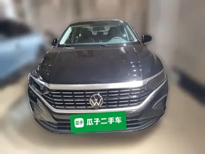 Volkswagen Passat 2025, 50400 км, за 16866.01 USD
