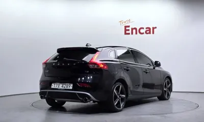 Volvo V40 2015, 54163 км, за 7880.79 USD