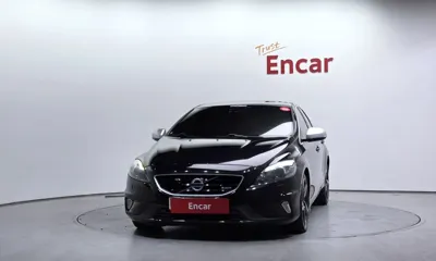 Volvo V40 2015, 54163 км, за 7880.79 USD