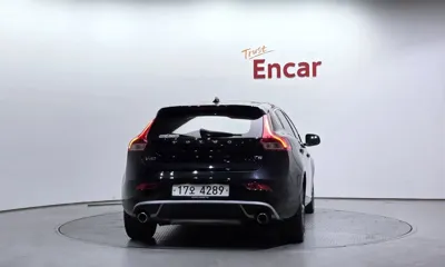 Volvo V40 2015, 54163 км, за 7880.79 USD