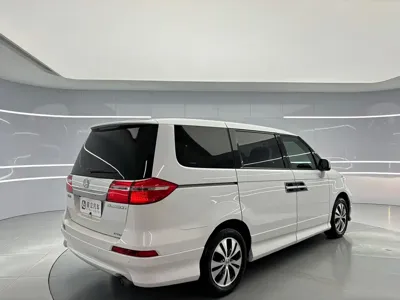 Honda Elysion 2014, 107000 км, за 8210.55 USD