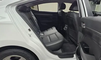 Hyundai Avante 2017, 85632 км, за 5980.63 USD - фото 11