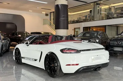 Porsche 718 2023, 12800 км, за 77588 USD
